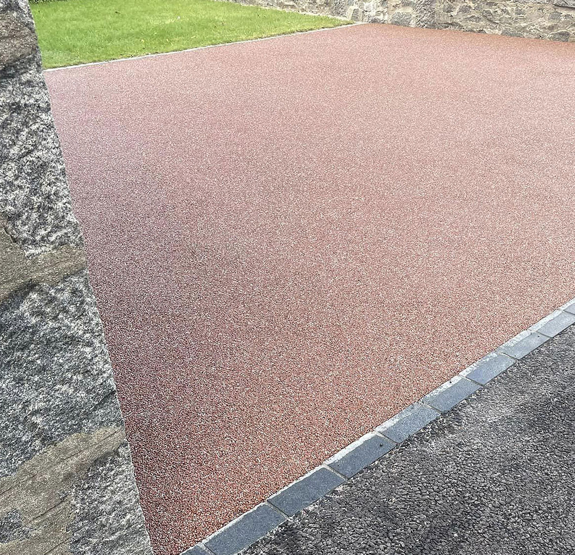 Resin bound systems are permeable, helping reduce standing water while creating a low-maintenance and weed-resistant finish.